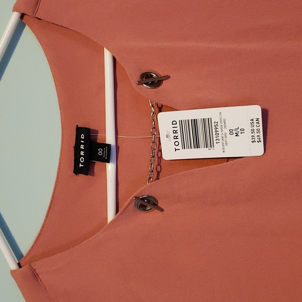 Nwt approx size 12 regular. Torrid stunning rose pink sleeveless
